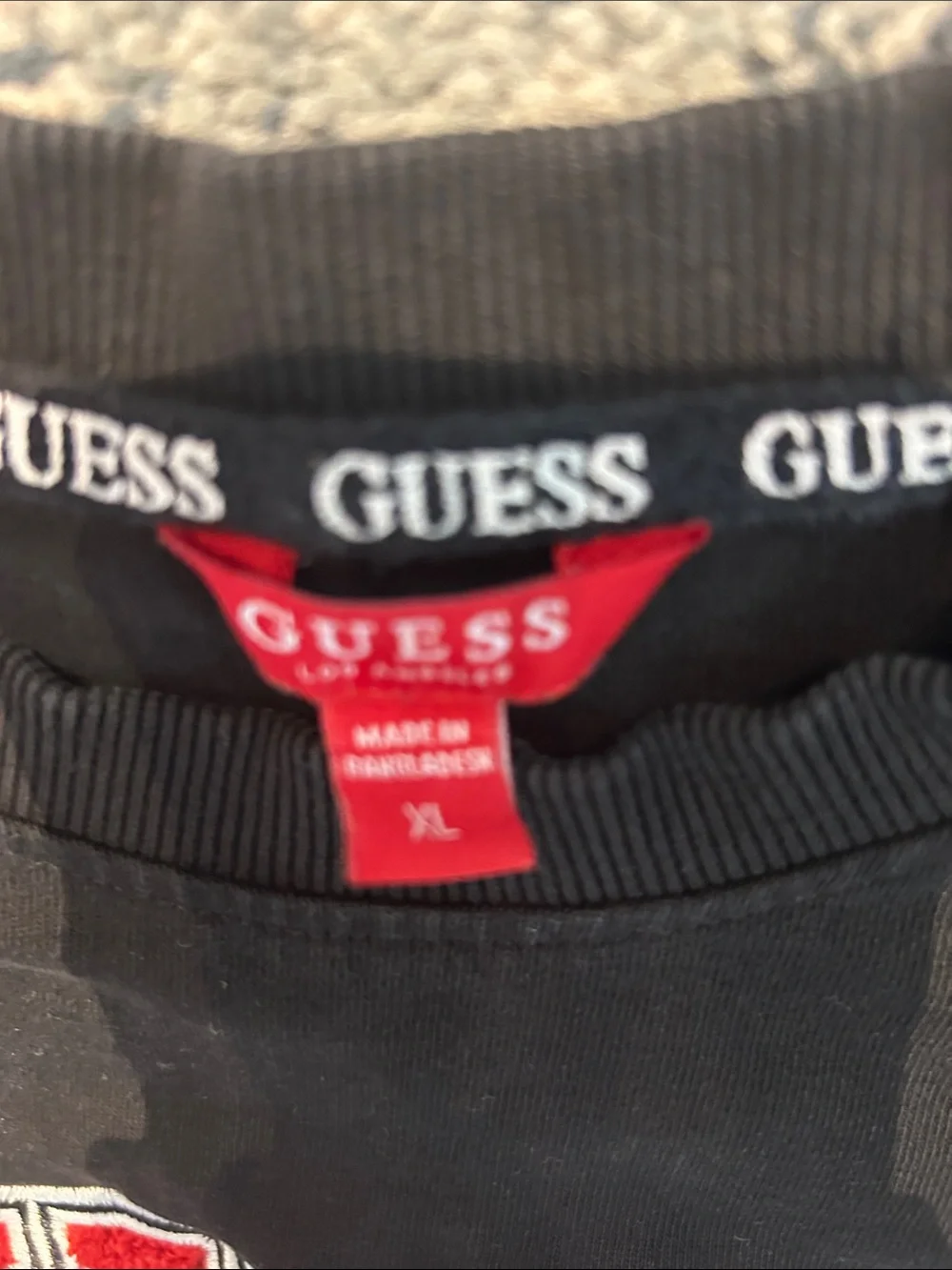 GUESS Black Short-Sleeve 'Los Angeles' Logo Tee with Red Lettering - Picture 2 of 5